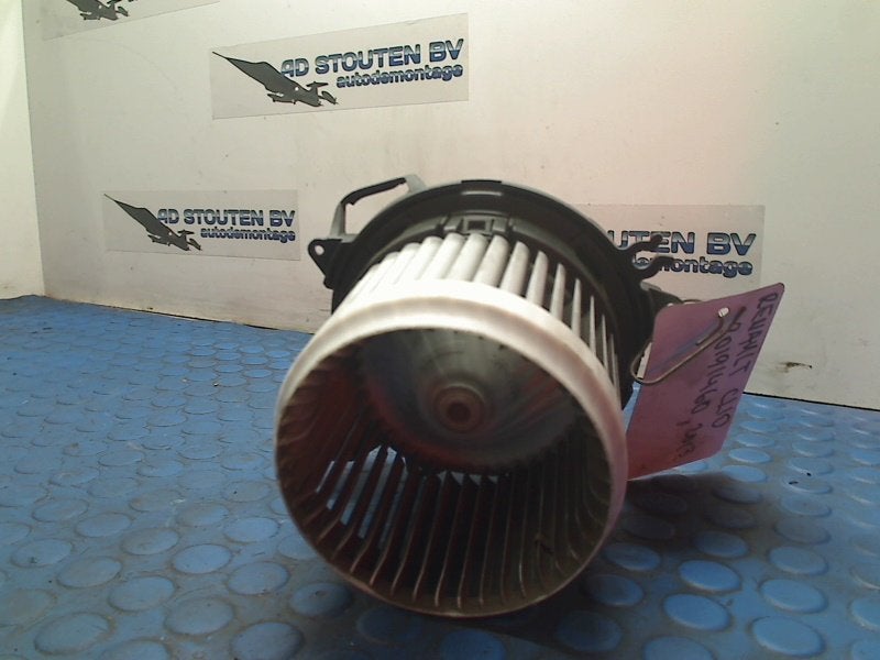 Kachel Ventilatormotor Renault Clio IV (5R) 2013 5R5833500, Gebruikt, Renault Deutschland AG, Dialog.deutschland@renault.de, Peter-Huppertz-Straße 5, Köln 51063, , Duitsland