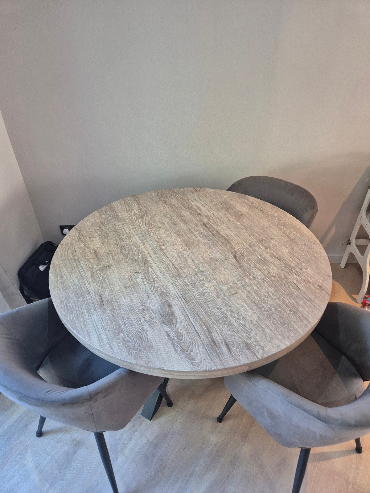 Ronde eettafel met metalen spinpoot en 4 eetstoelen, Gebruikt, Modern, Industrieel, Rond, Vier personen