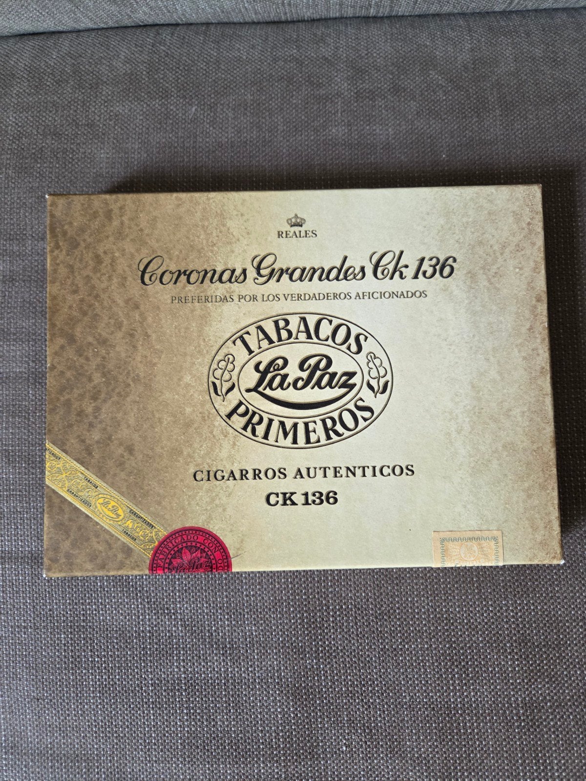 Gevulde sigarendoos met Coronas Grandes CK 136 van La Paz, Verzamelen, Ophalen of Verzenden, Gebruikt