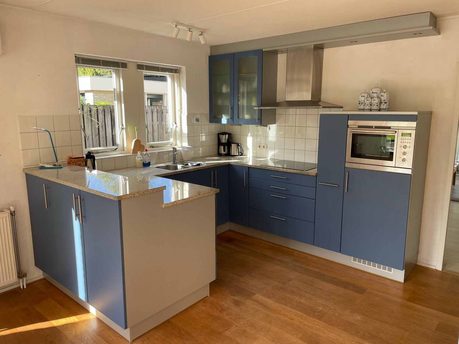 Complete hoekkeuken met inbouwapparatuur - Nette staat, Gebruikt, Blauw, Hoekkeuken, Ophalen of Verzenden