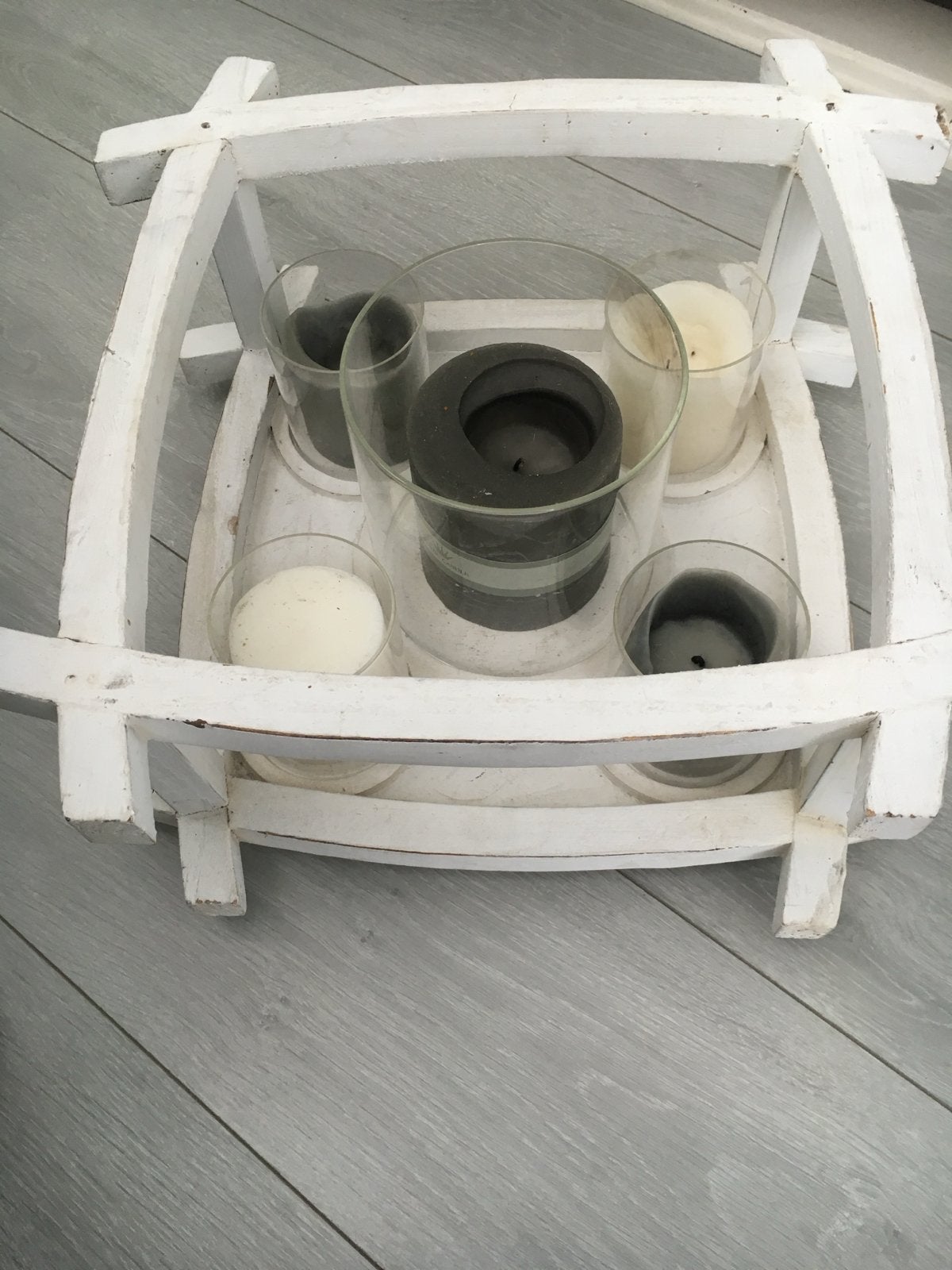 Witte houten kandelaar met glazen houders en kaarsen, Gebruikt, Wit, Ophalen of Verzenden, Kandelaar