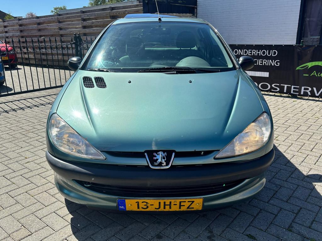 Peugeot 206 1.1 XR, Voorwielaandrijving, Gebruikt, 31 €/maand, 4 cilinders