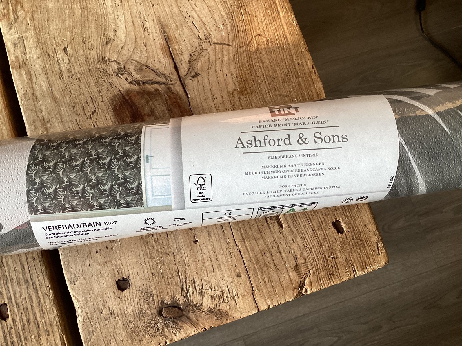 3 onaangebroken rollen vlies behang van ashford &sons, Huis en Inrichting, Ophalen of Verzenden, Grijs