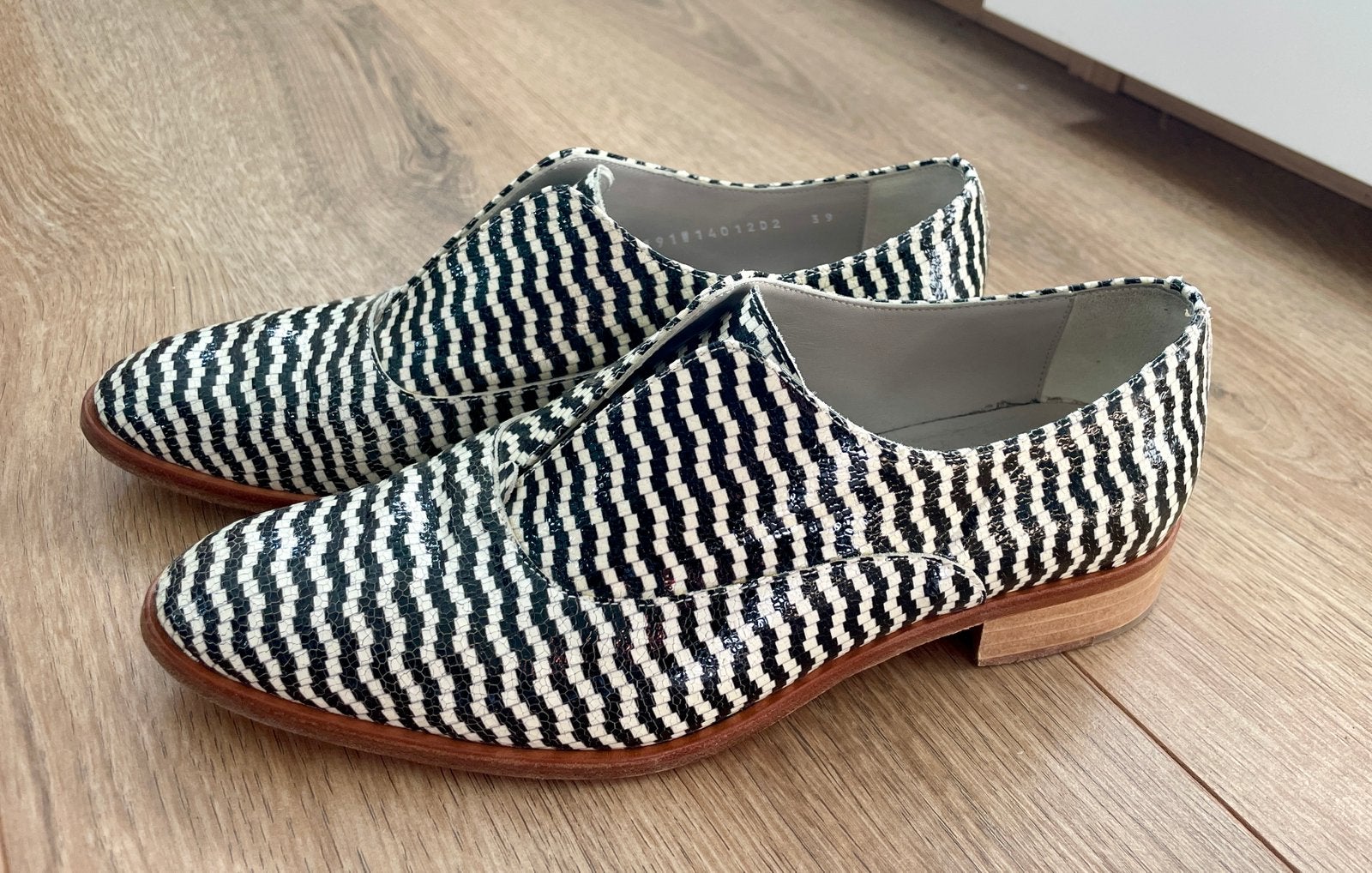 Zwart wit leren Pertini schoenen maat 39, Kleding | Dames, Schoenen, Ophalen of Verzenden