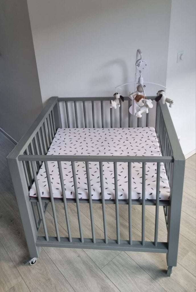 Box inclusief boxmatras en mobiel van Prenatal, Ophalen, Zo goed als nieuw, Vierkant, In hoogte verstelbaar