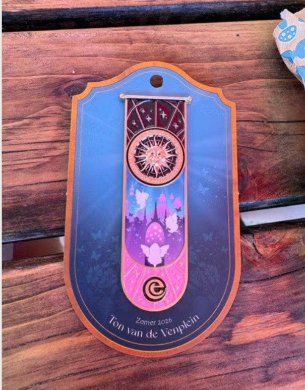 Efteling zomer pin, Verzamelen, Efteling, Ophalen of Verzenden, Nieuw, Button of Speldje