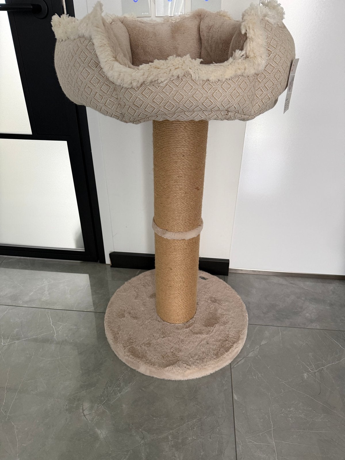 Nieuw beige Krabpaal Trixie voor grotere katten met ligplek, Ophalen, Nieuw