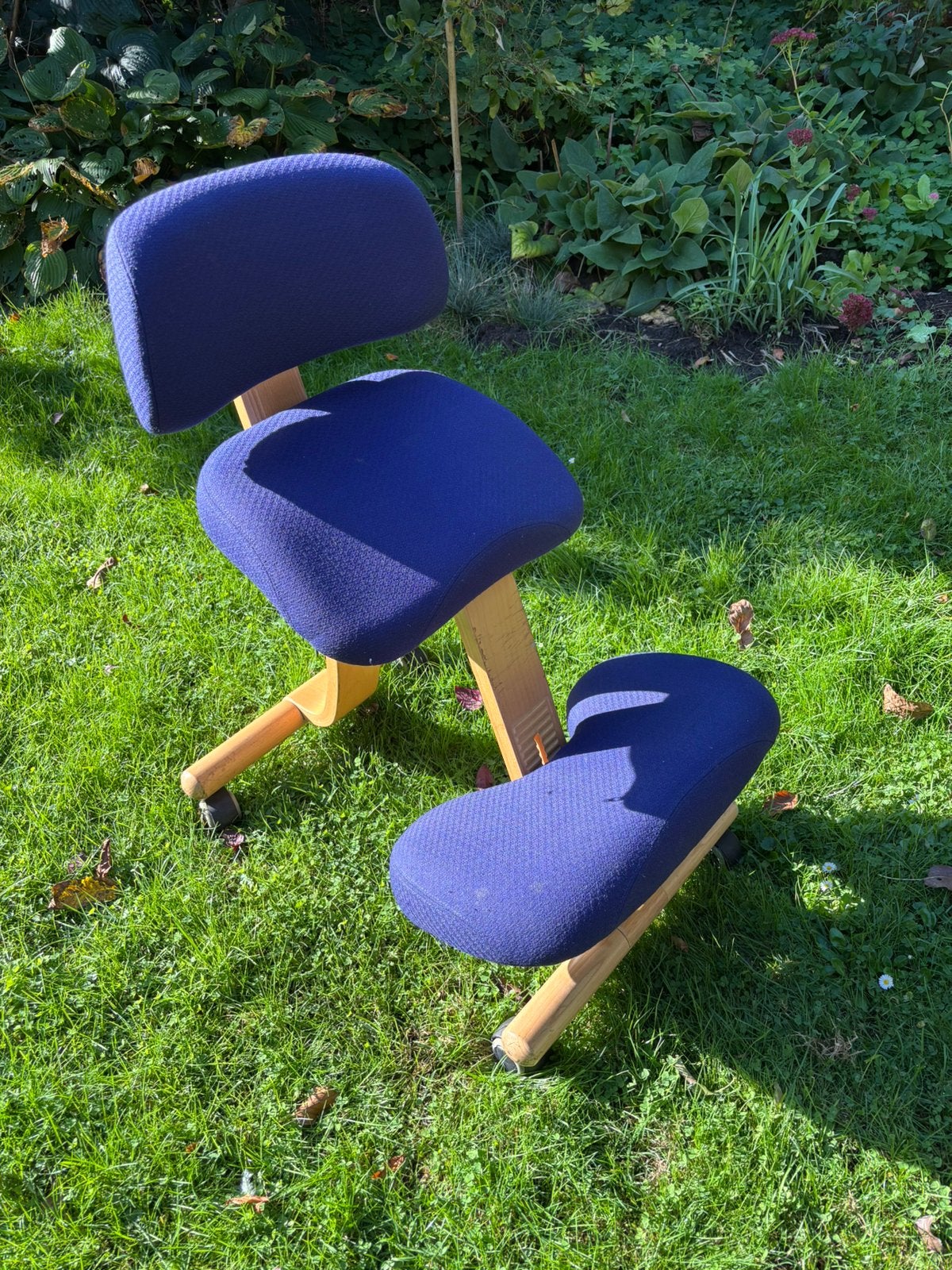 Bureaustoel ergonomische knie stoel met verstelbare rugsteun, Ophalen, Blauw, Zo goed als nieuw, Bureaustoel