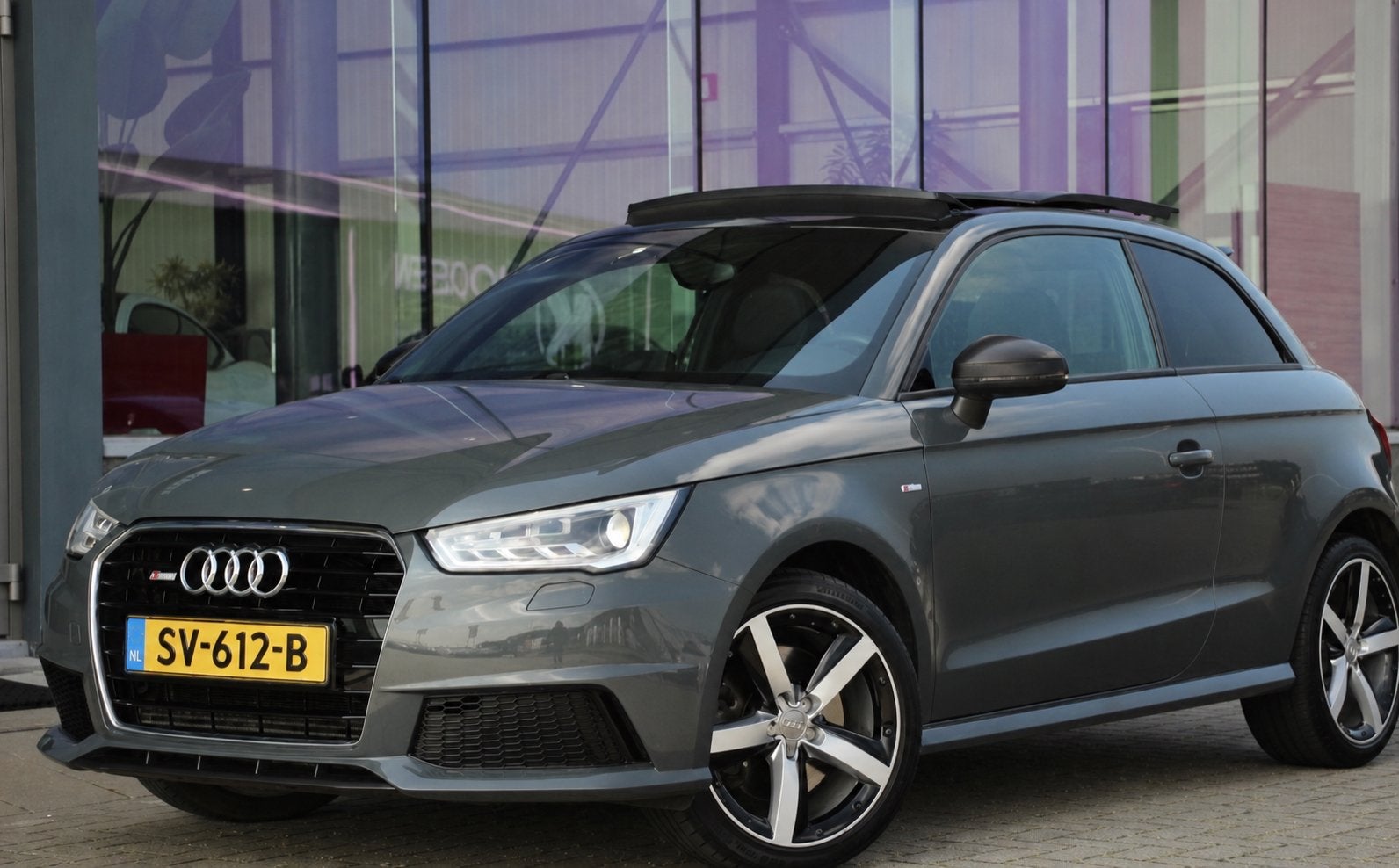 Audi A1 1.8TFSI   S tronic   S-Line 192PK 2017 Grijs, Auto's, Audi, A1, 4 stoelen, 620 kg, 1200 kg