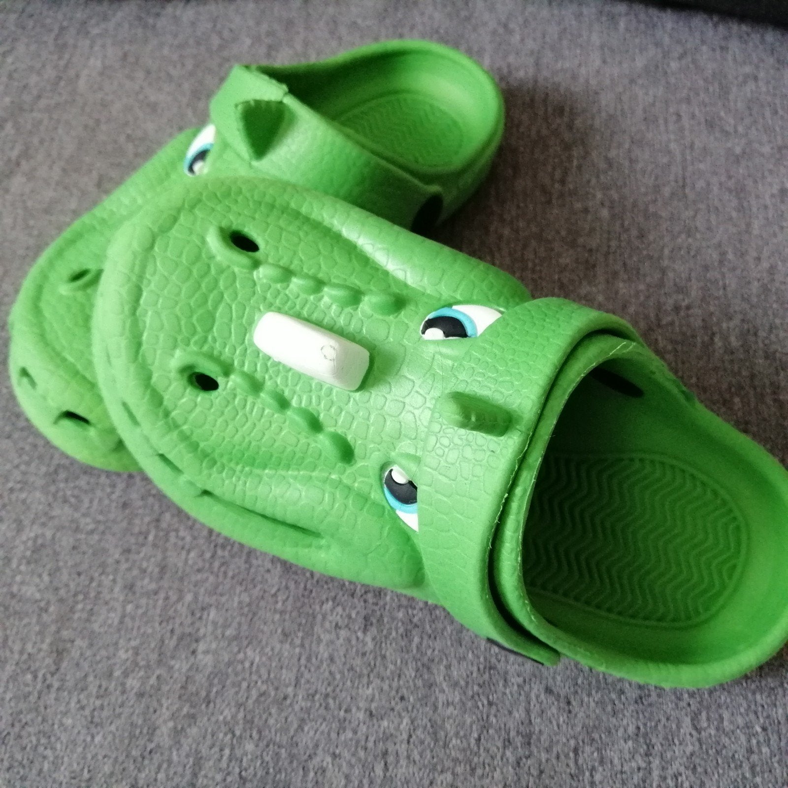 Kinder klompen, dinosaurus. Maat: 30, Overige typen, Ophalen of Verzenden, Zo goed als nieuw, Jongen