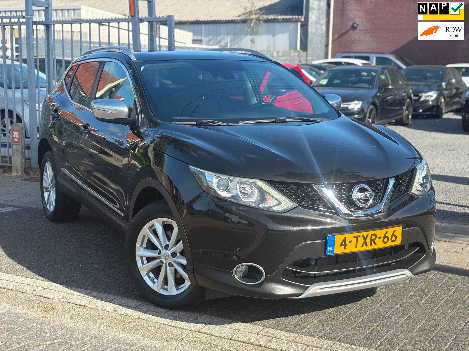 Nissan Qashqai 1.2 Connect Edition | Panoramadak | Trekhaak, Auto's, Voorwielaandrijving, Euro 5, Stof, Gebruikt