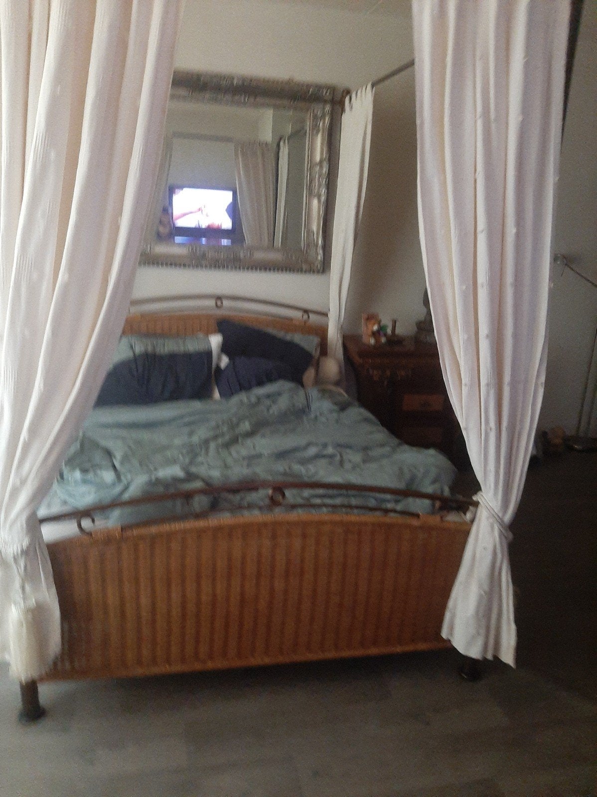 Rotan hemelbed met gordijnen, Huis en Inrichting, Slaapkamer | Bedden, Gebruikt, Tweepersoons, 160 cm, 200 cm, Overige materialen