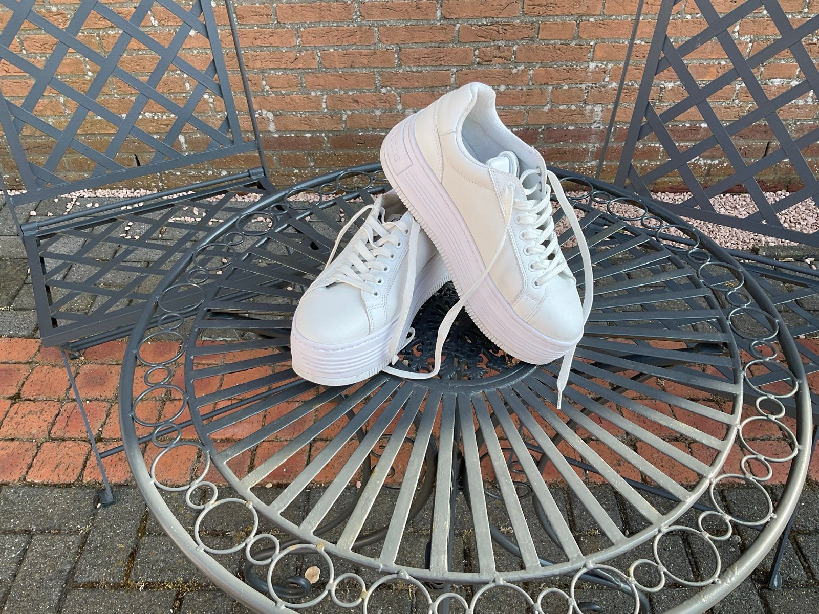 Witte Calvin Klein sneakers met dikke zool, maat 39, Wit, Ophalen of Verzenden, Sneakers of Gympen, Zo goed als nieuw
