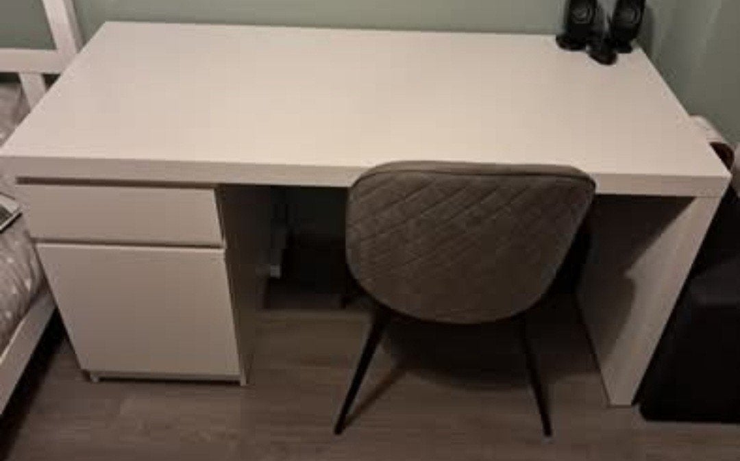 Stevig Malm Bureau, Ophalen, Gebruikt, IKEA, Wit