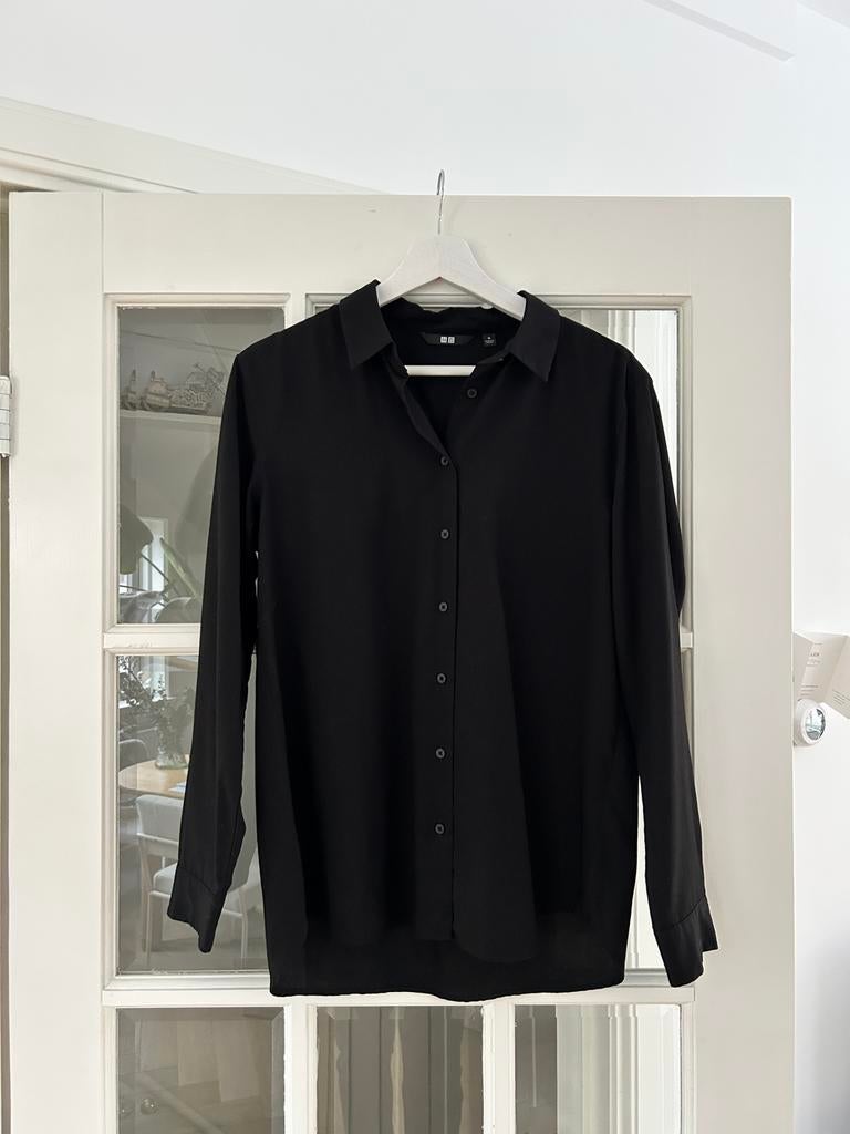 Zwarte basic blouse van Uniqlo M/38, Kleding | Dames, Blouses en Tunieken, Ophalen of Verzenden, Zo goed als nieuw, Maat 38/40 (M)