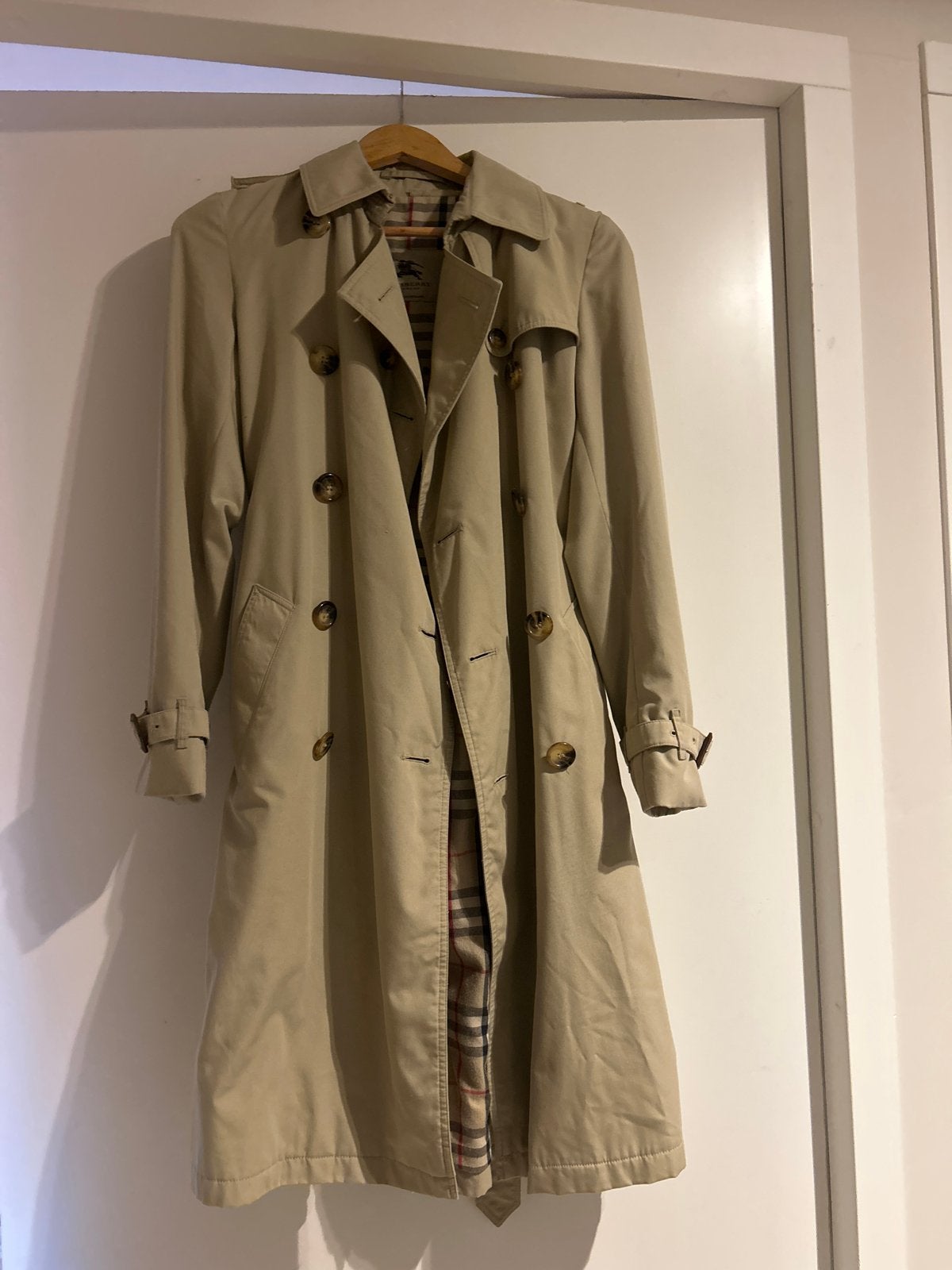 Burberry London Trenchcoat - Beige - Zo goed als nieuw, Ophalen of Verzenden, Zo goed als nieuw, Maat 38/40 (M), Beige