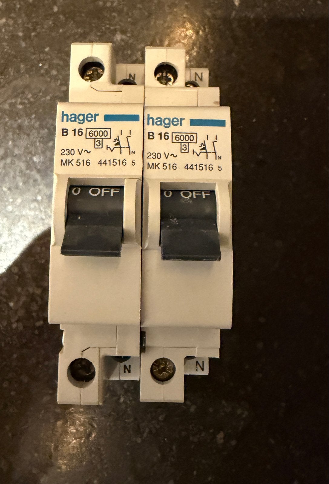 2 Hager Installatieautomaten B16 MK516, Ophalen of Verzenden, Gebruikt, Hager, Installatieautomaat