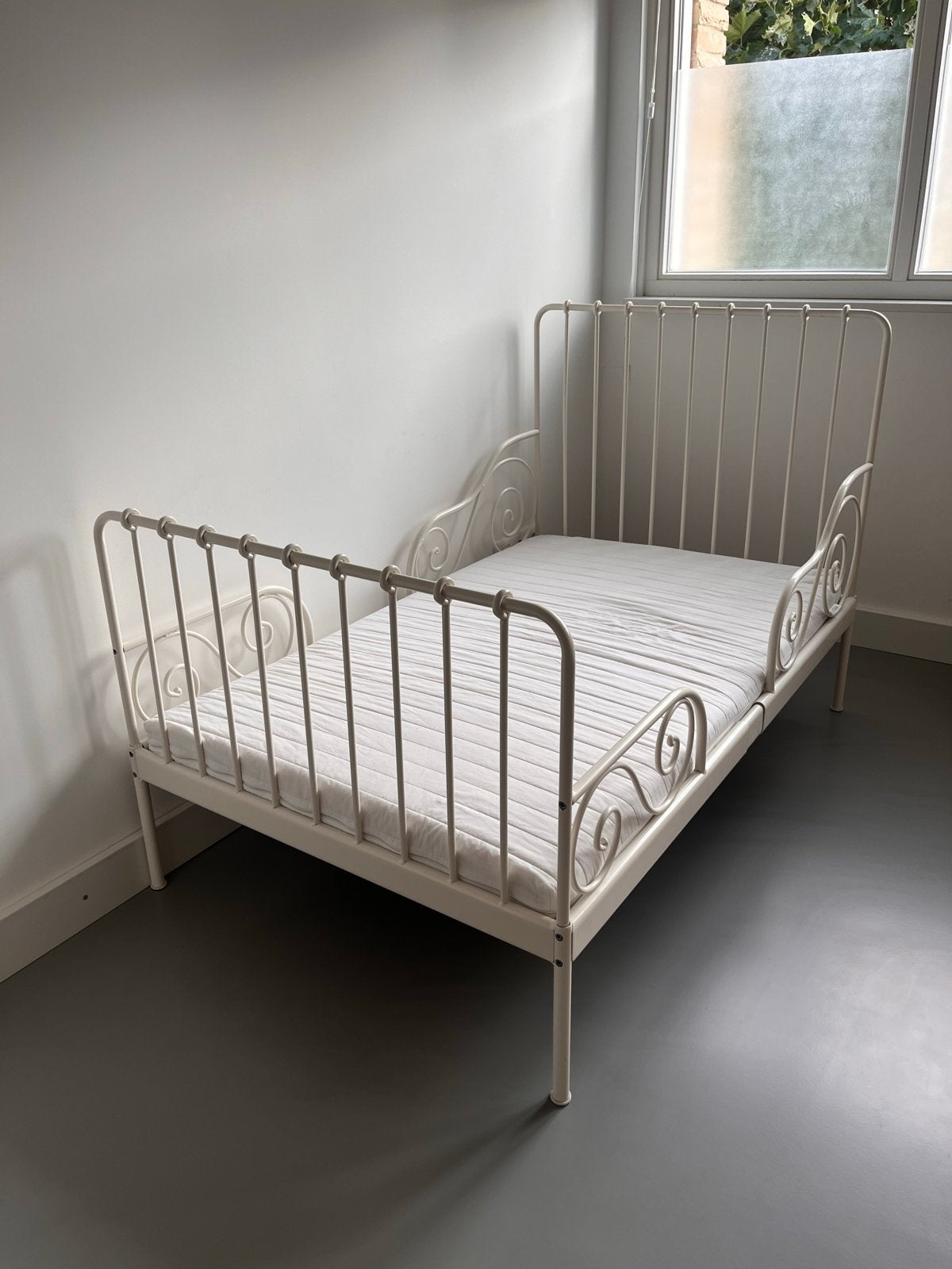Ikea Minnen meegroeibed met matras, Kinderen en Baby's, Ophalen, 70 tot 85 cm, Zo goed als nieuw, Lattenbodem