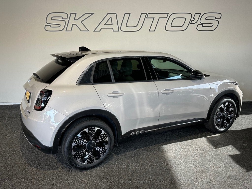 Fiat 600 1.2 HYBRID LA PRIMA l NAP l ELEK KOFFER l MEMORY l, Auto's, 101 pk, Gebruikt, Overige modellen, 1199 cc