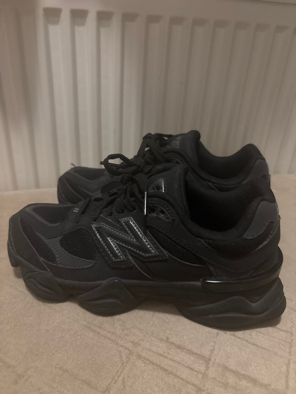 New Balance 9060 Zwarte Sneakers - Maat 38, Kleding | Dames, Ophalen of Verzenden, Zo goed als nieuw, Zwart, Sneakers of Gympen