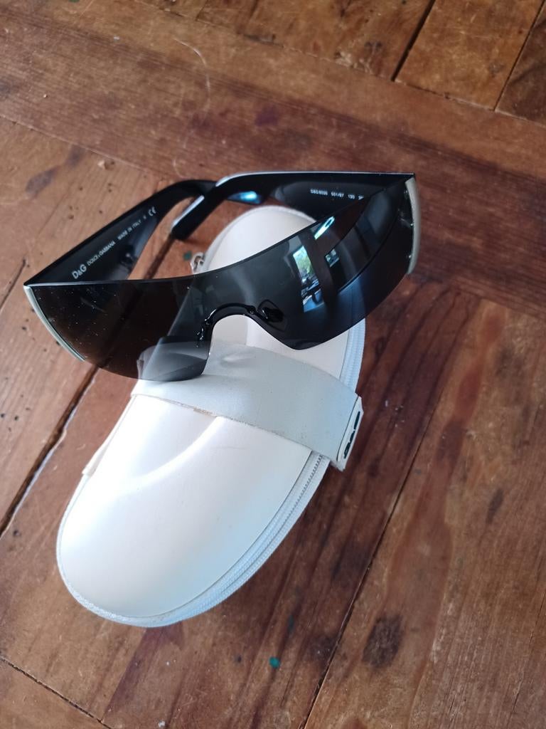 D&G Dolce & Gabbana Zonnebril met etui, Gebruikt, Zonnebril, Zwart, Ophalen of Verzenden