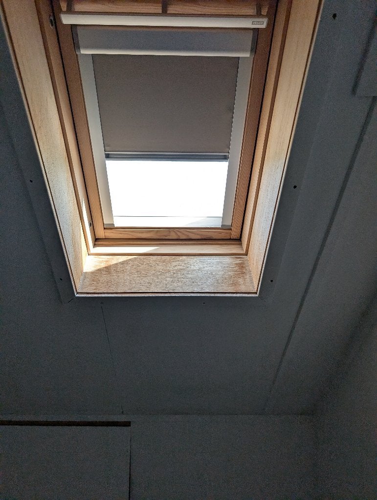 Velux verduisterd rolgordijn, Rolgordijn, Ophalen of Verzenden, Zo goed als nieuw, Rolgordijn