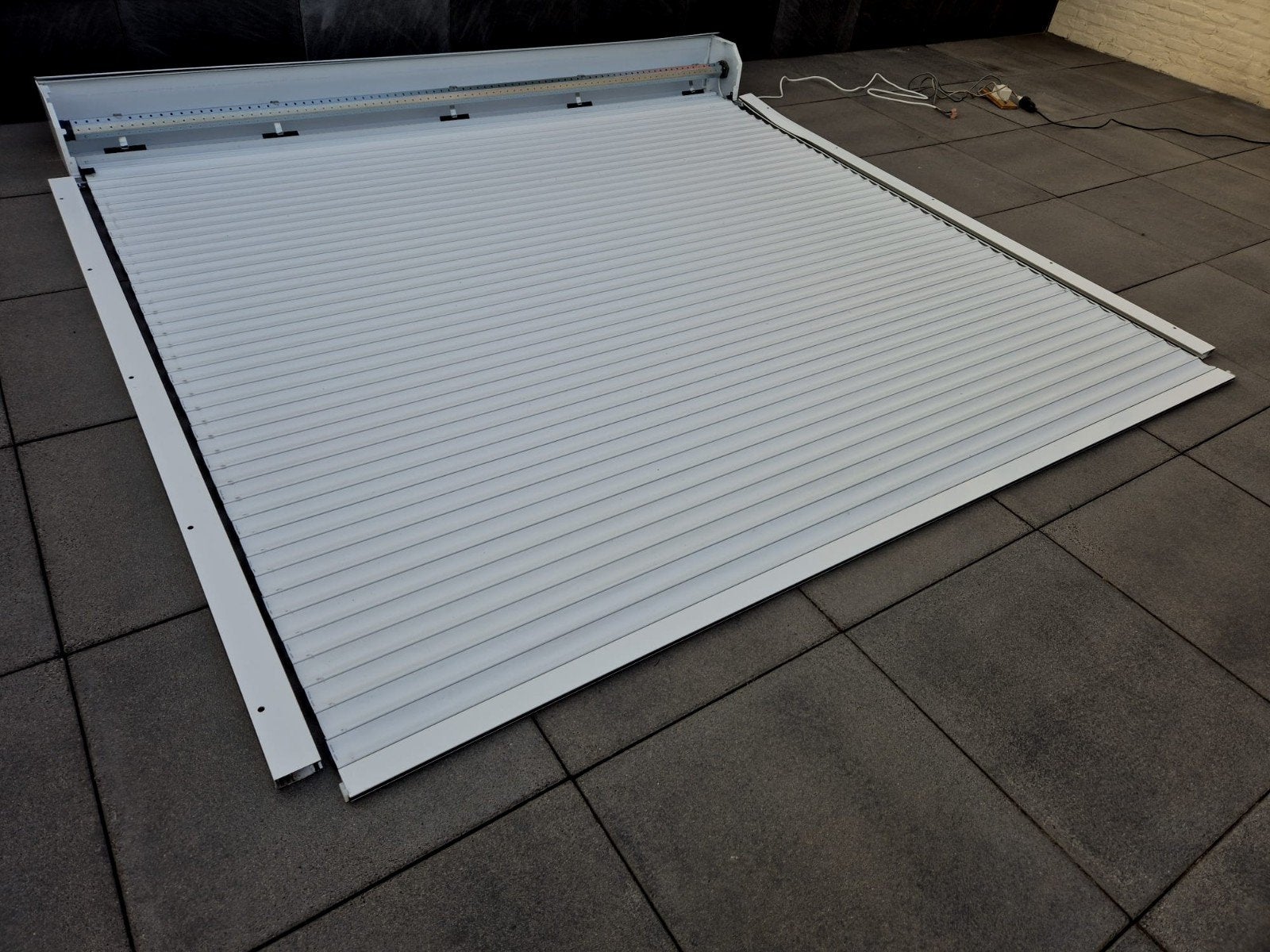 Groot  garage  rolluik met 2  afstandbediening, Doe-het-zelf en Verbouw, Ophalen, 200 cm of meer, Wit, Zo goed als nieuw