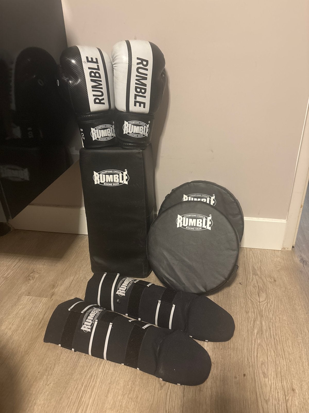 Boks set: handschoenen (8 OZ), kniebeschermers (XS), stootku, Sport en Fitness, Vechtsporten en Zelfverdediging, Ophalen, Gebruikt