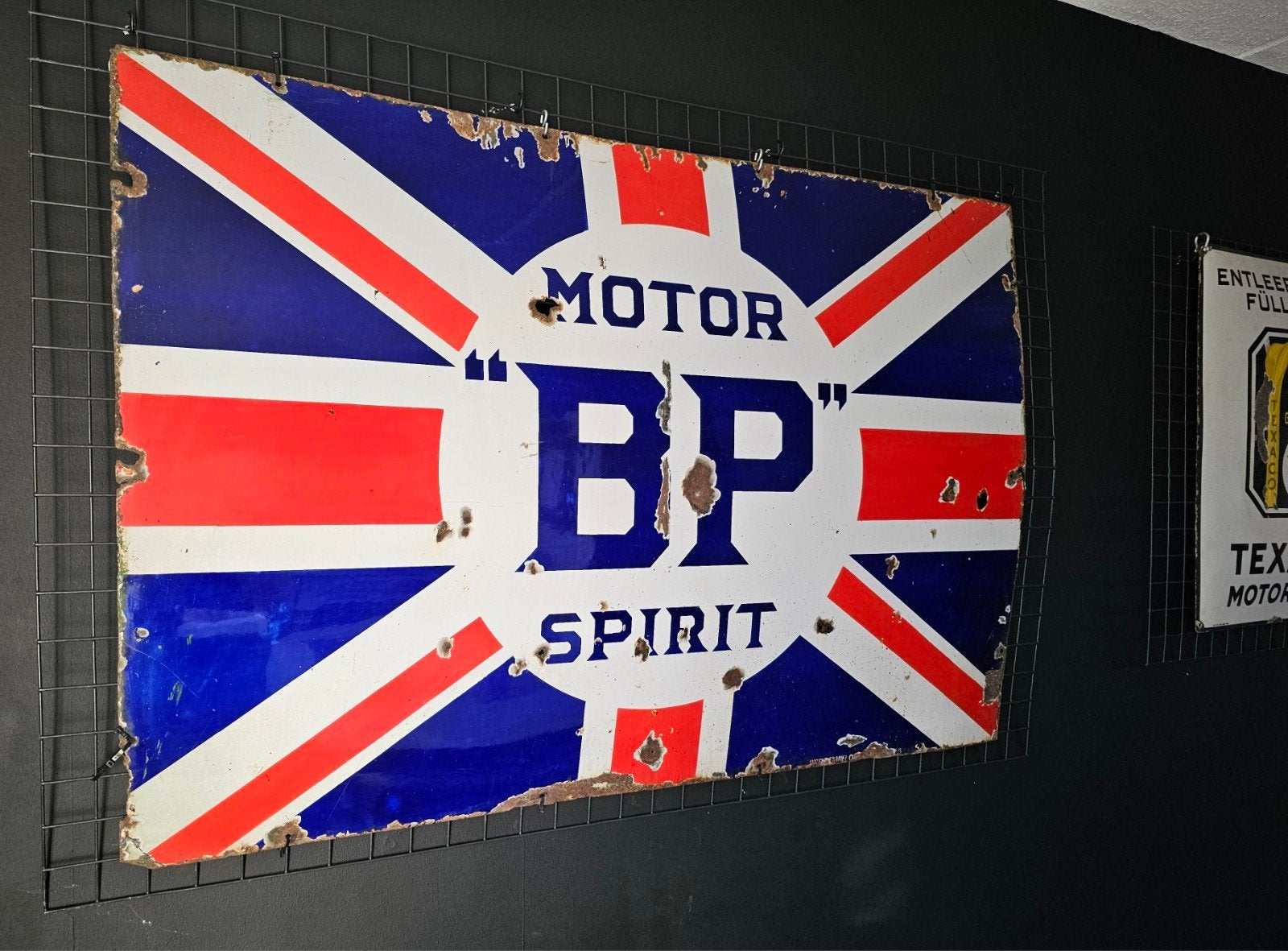 Emaille bord BP Motor Spirit 1926, Ophalen