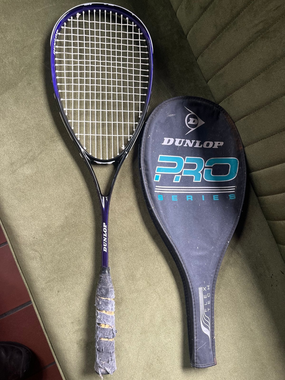 Dunlop Pro Control Squash Racket met hoes, Sport en Fitness, Ophalen of Verzenden, Gebruikt, Racket, Met hoes