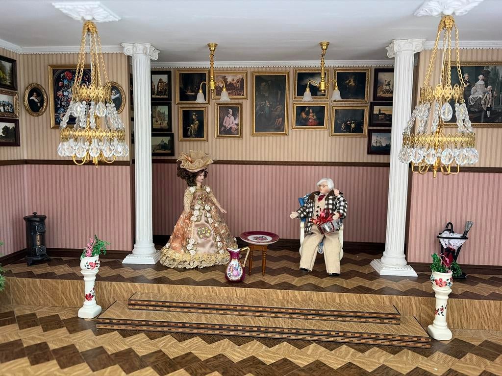 Uniek Poppenhuis / Kijkkast met Kristallen Kroonluchters, Ophalen, Gebruikt, Poppenhuis