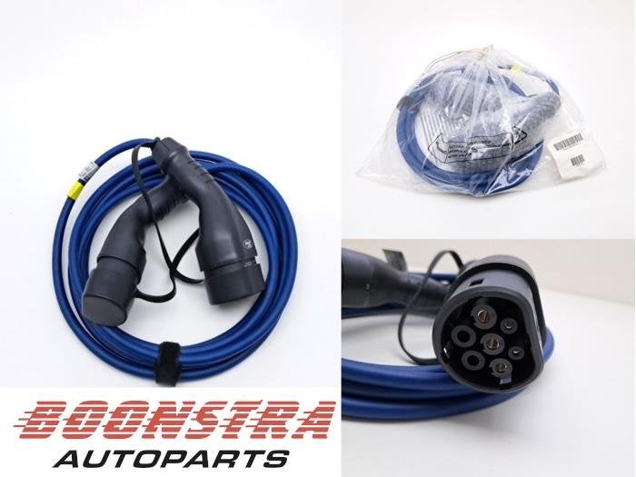 Oplaadkabel hybride van een Ford Kuga (Kuga 20-), Gebruikt, -, -, Ophalen of Verzenden