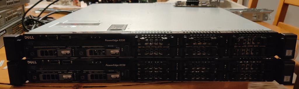 Partij van 2 Servers Dell PowerEdge R330 [8 X SFF] 1U, Ophalen, Hot swappable onderdelen, Zo goed als nieuw, 3 tot 4 Ghz