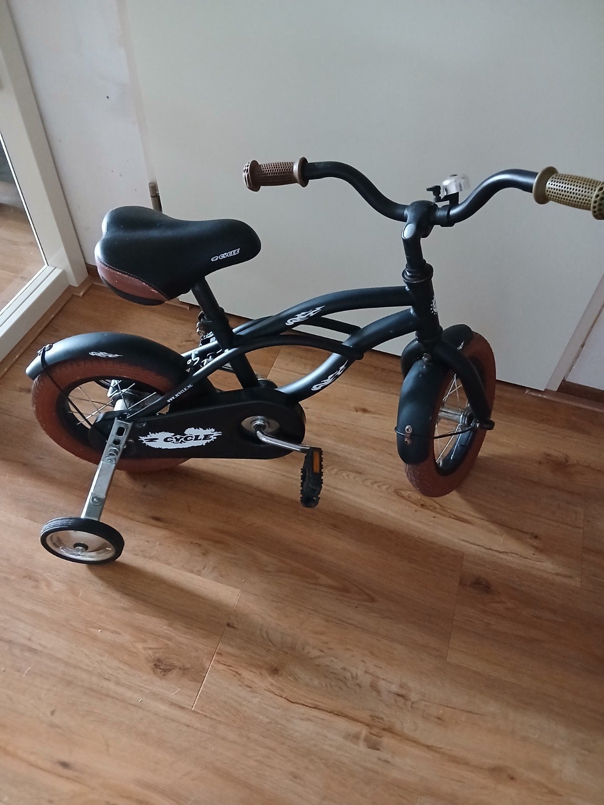 Kinderfiets zie foto's met zijwieltjes., Ophalen, Gebruikt