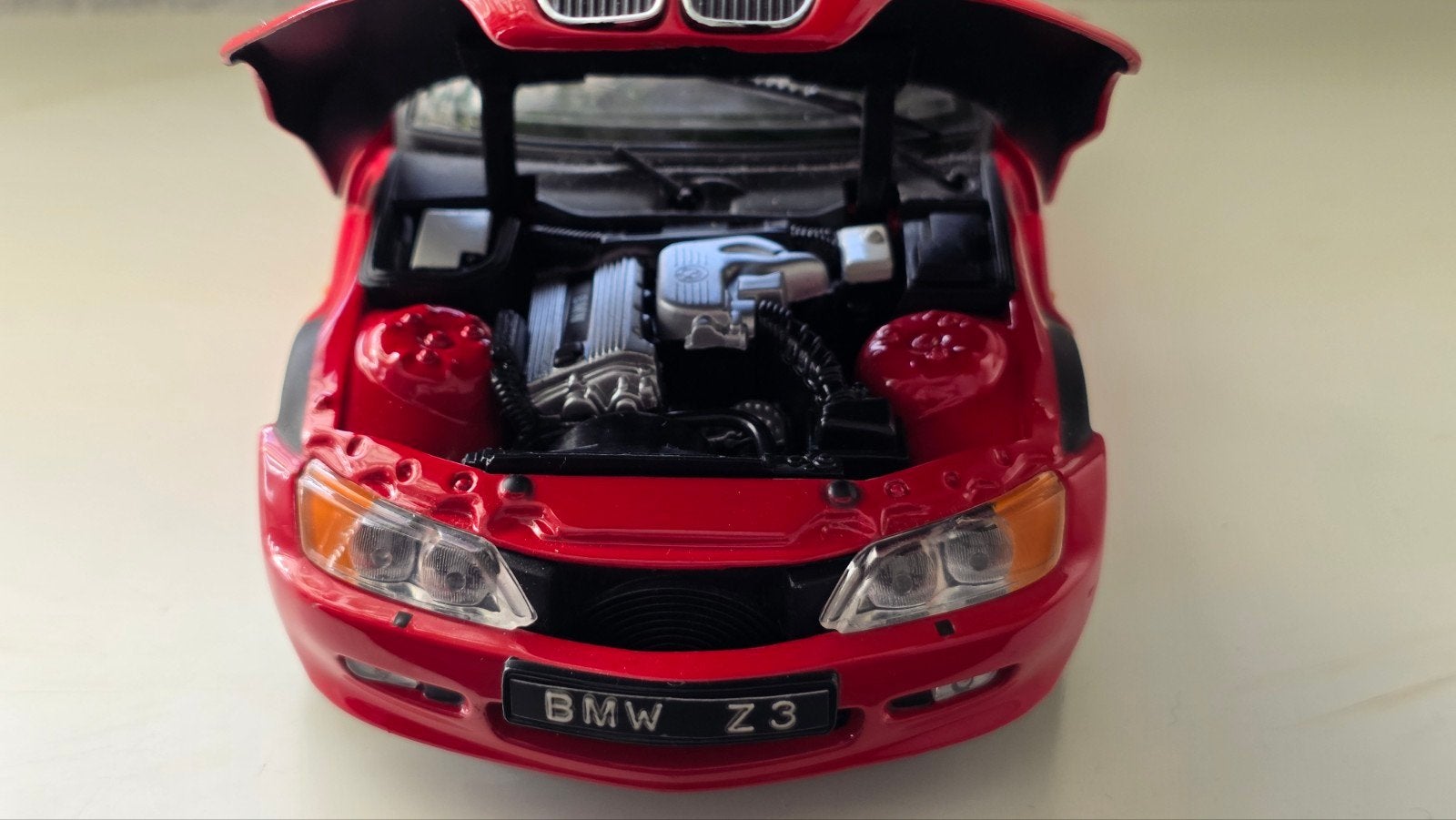 Foto 7 van UT Models BMW Z3 Opknapper