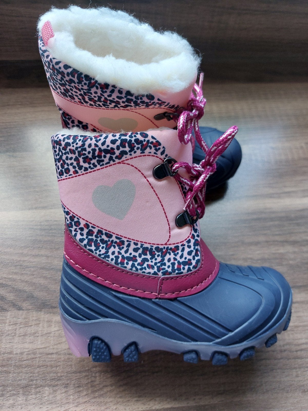 Nieuwe snowboots maat 24 Nieuwe snowboots 24, Kinderen en Baby's, Kinderkleding | Schoenen en Sokken, Meisje, Nieuw, Ophalen of Verzenden