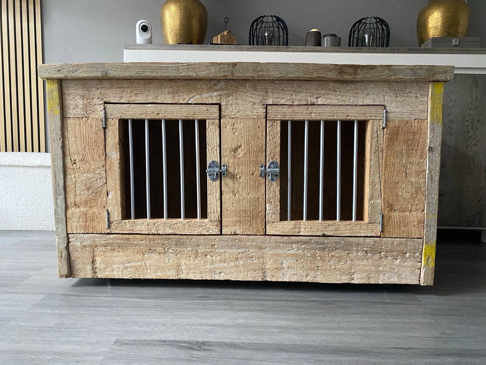 Hondenbench van steigerhout / steenschotten, Ophalen, Zo goed als nieuw
