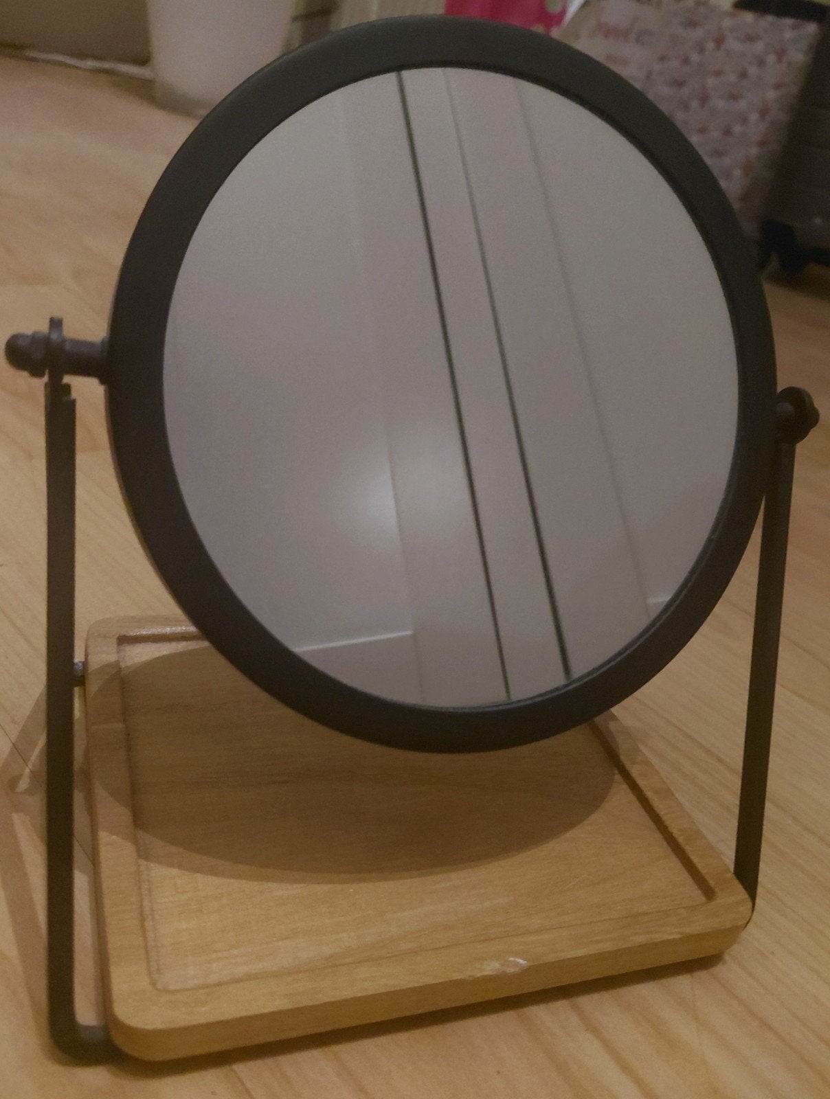 Ronde make-up spiegel met houten voet, Huis en Inrichting, Woonaccessoires | Spiegels, Minder dan 50 cm, Gebruikt, Rond, Ophalen of Verzenden