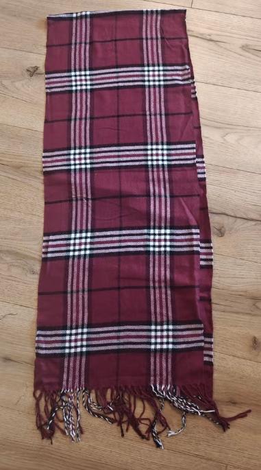 Burberrys sjaal – bordeaux rood ruit –100% lamswol, Kleding | Dames, Mutsen, Sjaals en Handschoenen, Zo goed als nieuw, Sjaal