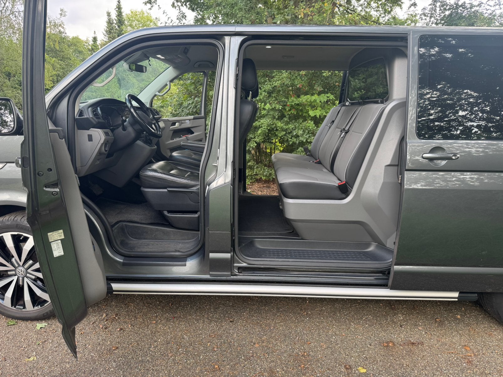 Foto 12 van Volkswagen T6.1 Bulli 204PK 4Motion | Zeer compleet | DC