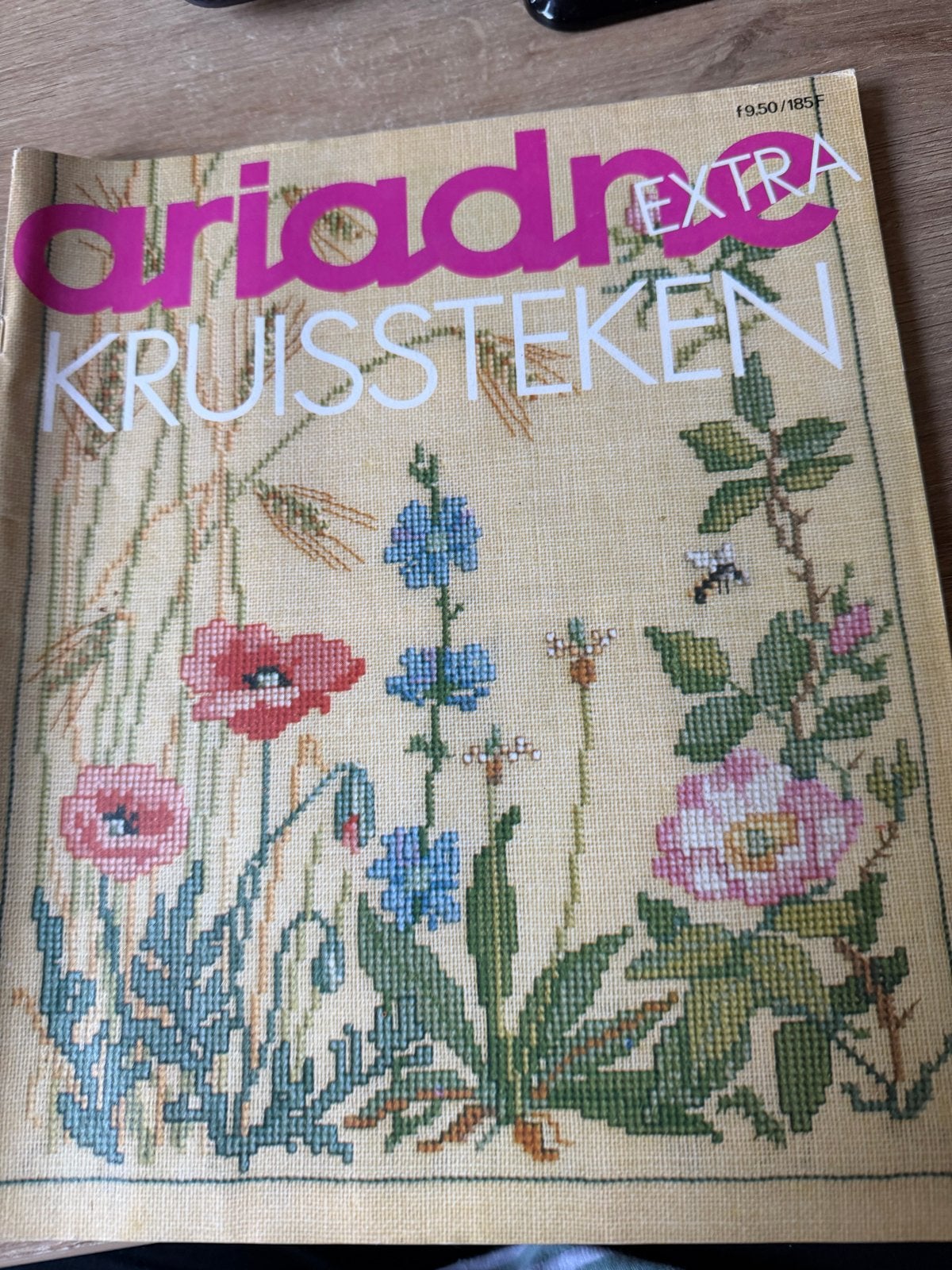 Ariadne Extra Kruissteken - Borduurpatronen Tijdschrift, Ophalen of Verzenden, Gebruikt, Handborduren, Patroon