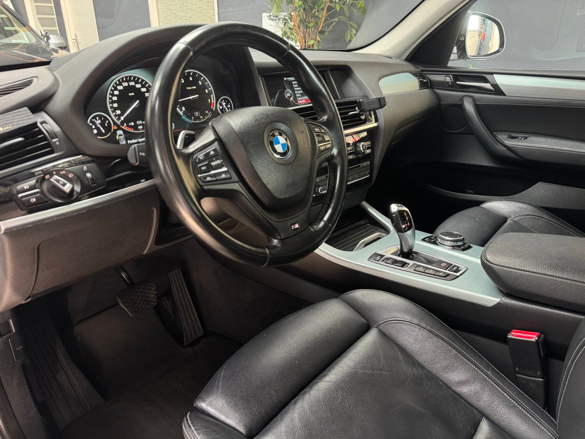 BMW X3 XDrive20i High Executive 360 Panoramadak Trekhaak, Auto's, Automaat, Gebruikt, 2000 kg, Wit