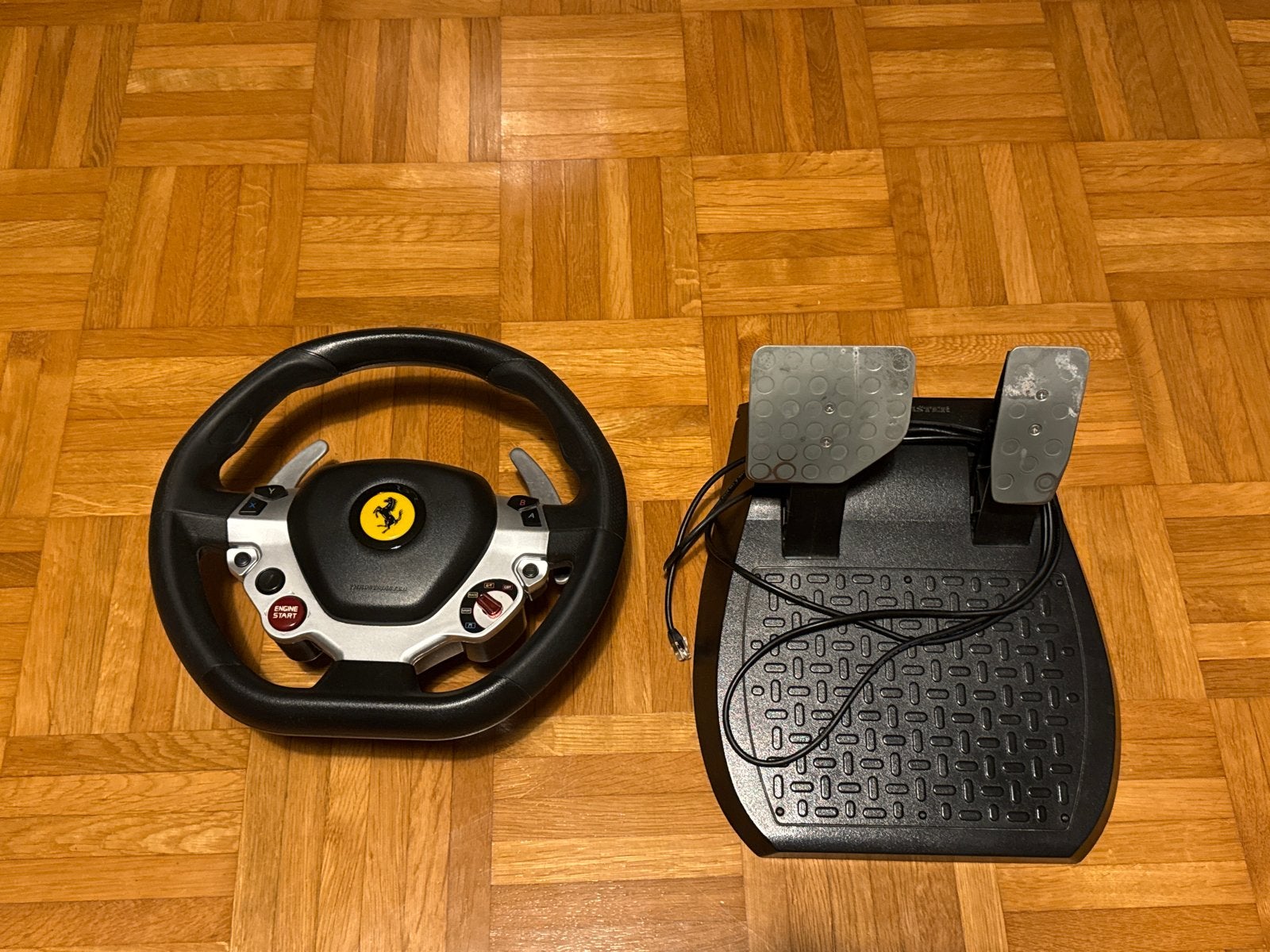 Thrustmaster TX Ferrari F458 stuur & pedalen (excl. servo), Spelcomputers en Games, Gebruikt, 1 speler, Racen en Vliegen, Eén computer