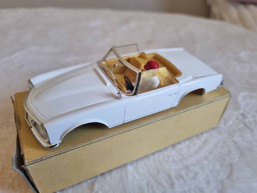 Fleischmann 3260 Mercedes 280 SL witte carrosserie., Kinderen en Baby's, Speelgoed | Racebanen, Verzenden, Nieuw, Elektrisch, Fleischmann
