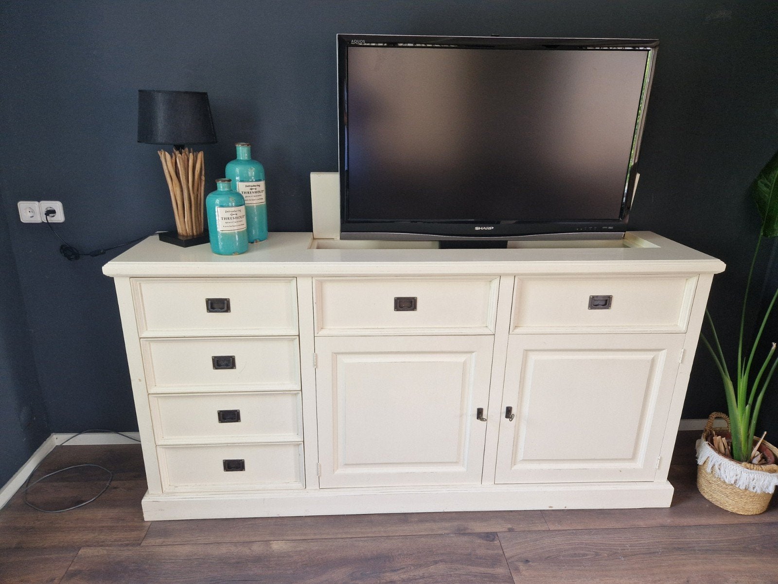 Crèmekleurig dressoir met tv lift, Gebruikt, 100 tot 150 cm, Ophalen of Verzenden, Landelijk, Klassiek