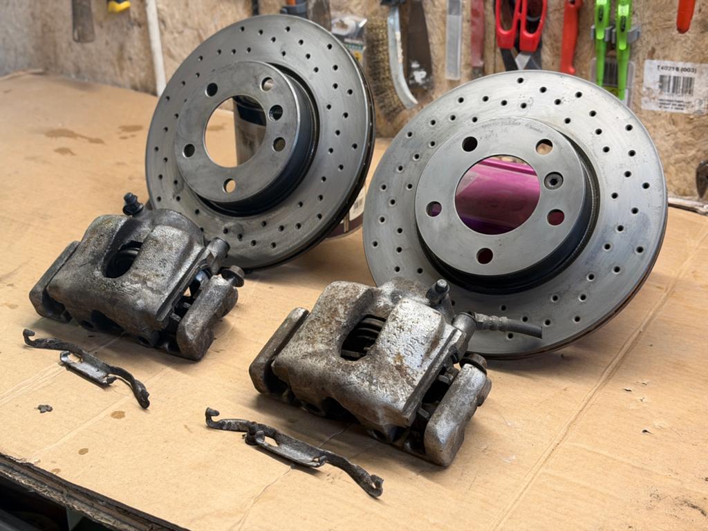 BMW E36 E46 E85 z3 z4 brembo geventileerde remschijven., Ophalen of Verzenden, Gebruikt, BMW