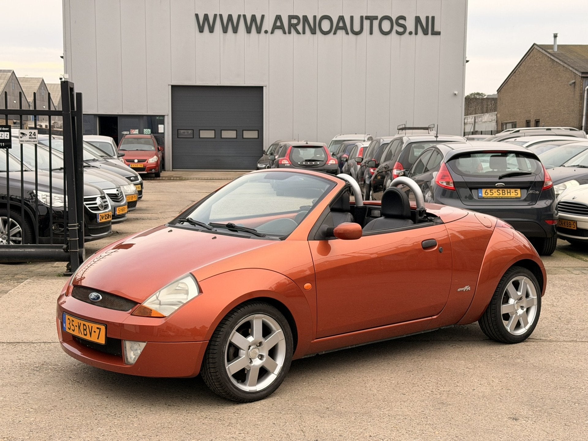 Ford Ka StreetKa 1.6 Futura, NIEUW DAK, APK TOT 13-10-27, 10, Auto's, Zwart, 4 cilinders, Leder, Bedrijf