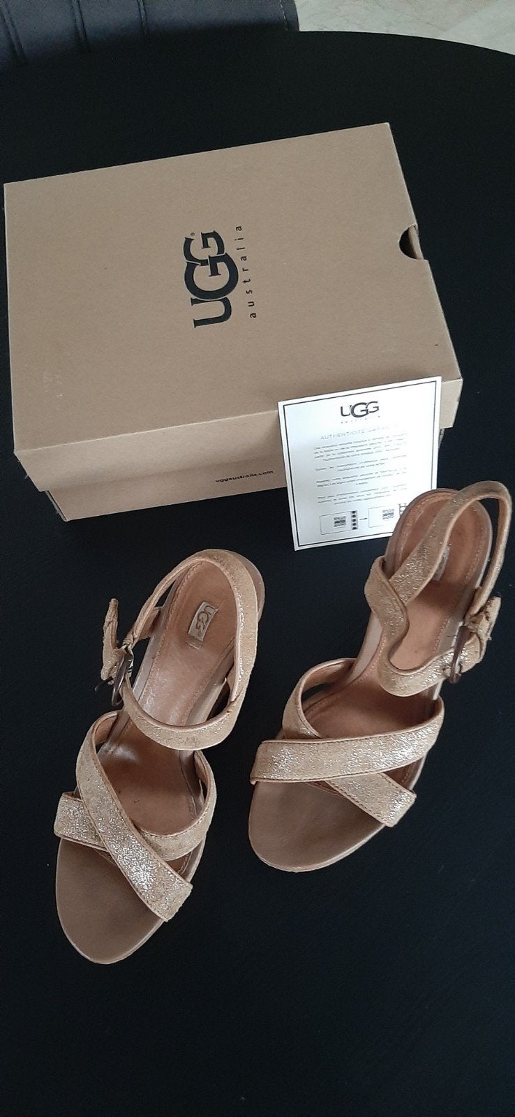 Uggs W JAZMINE METALLIC sleehak sandalen maat 39, Kleding | Dames, Schoenen, Ophalen of Verzenden