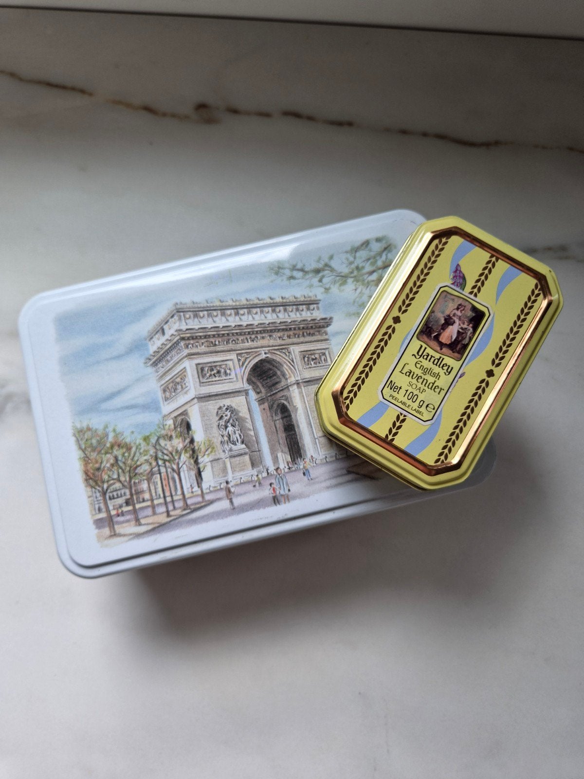 Vintage blikken set – Parijs souvenirblik & Yardley English, Verzamelen, Ophalen of Verzenden, Gebruikt, Overige