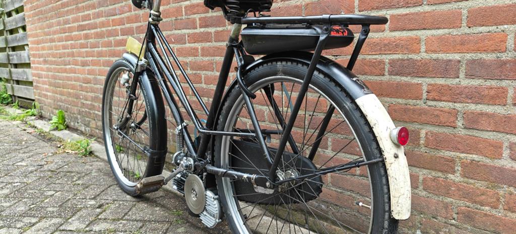 Zeldzame Fama fiets met mosquito hulp motor, Ophalen
